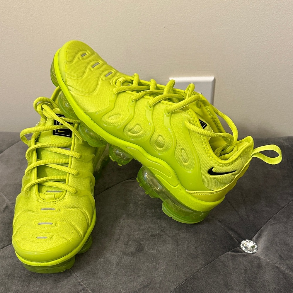 NEW Nike Vapormax Plus Neon Green Sneakers